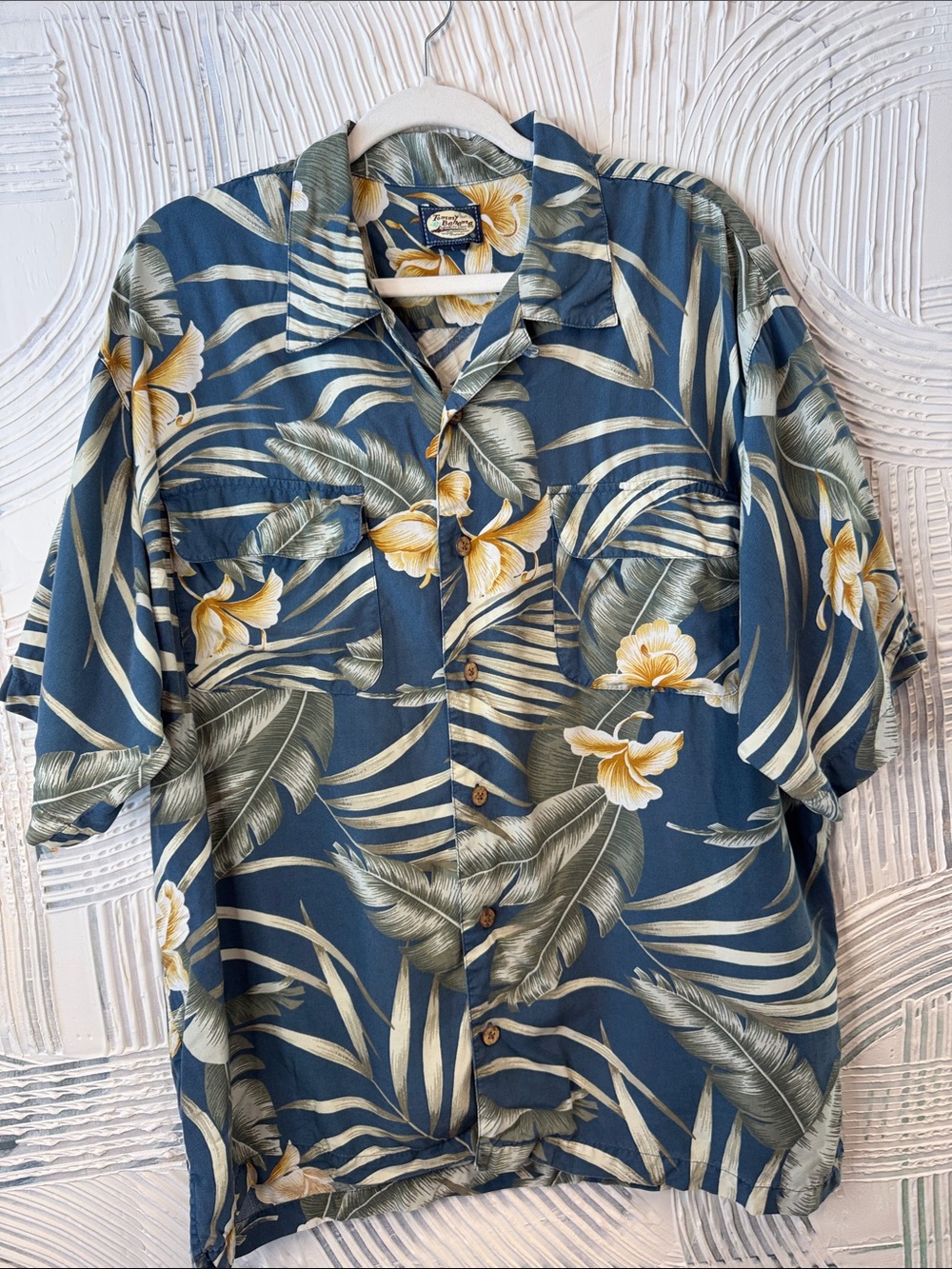 Vintage Tommy Bahama Tropical Hawaiian Shirt 100% Rayon Made in Hong Kong N0539